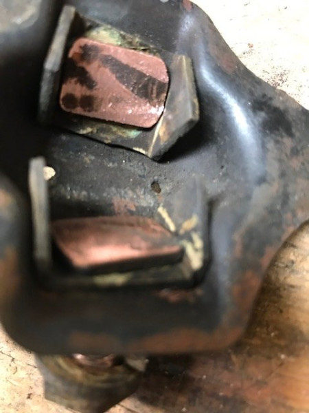 pitted bottom contacts