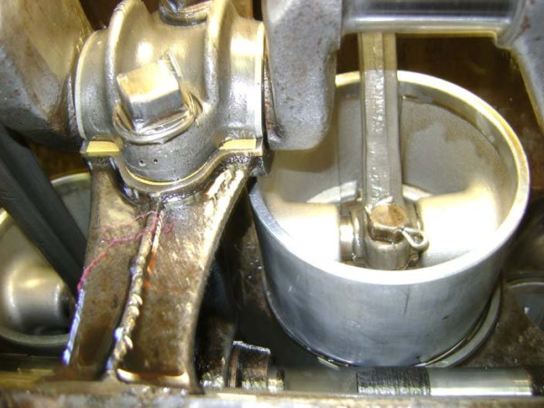 Piston against main bearing.jpg