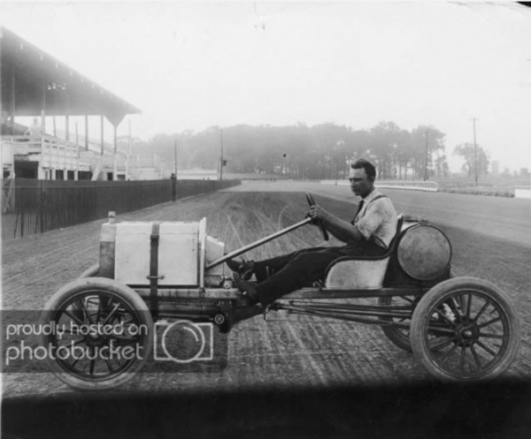 ford race car at Hawthorne Track, Chicago, Illinois, 8 June 1911.JPG