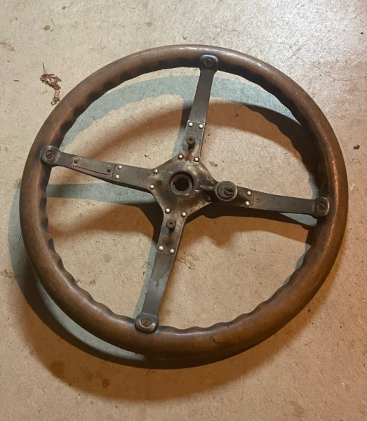 Locking Steering Wheel 1.jpeg