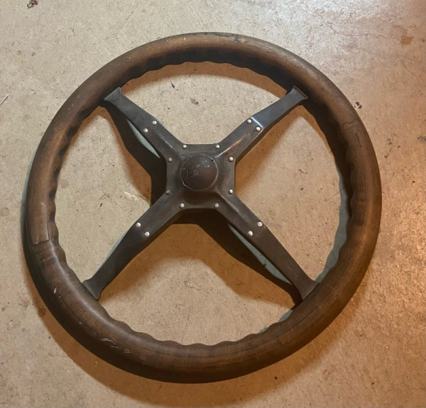 Locking Steeling Wheel 2.jpeg