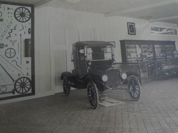 Early 1917 Ford Coupelet in showfroommIMG_20210708_194048.jpg