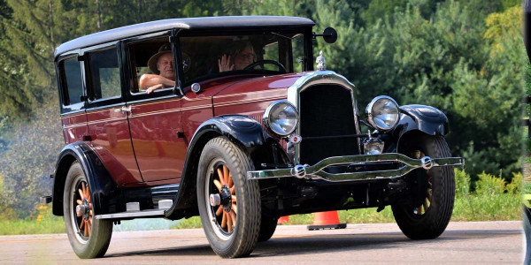 1929-Willys-Knight-Sedan-banner.jpg