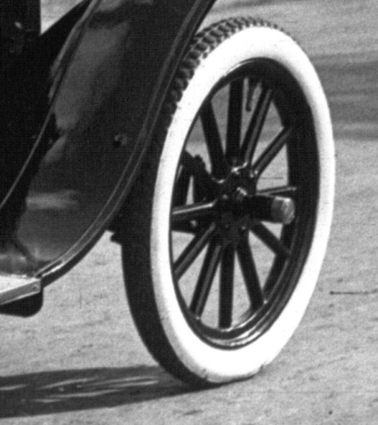Hubcap detail.jpg