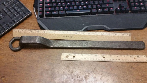 vintage-ford-script-crankshaft-wrench_1_95be7e77acbcc80b3c8ce56b7099381f.jpg