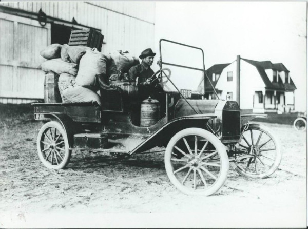 1911commercialroadstertired.jpg