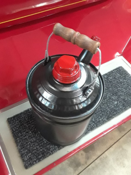 Gas can,b.jpeg