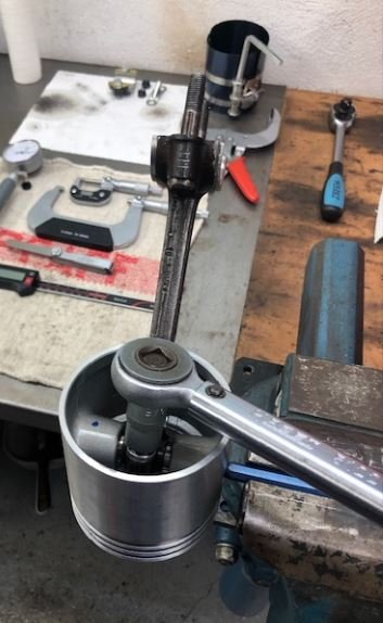 torque wrench.jpg