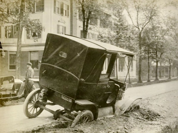 1909 TOWN CAR B.jpg