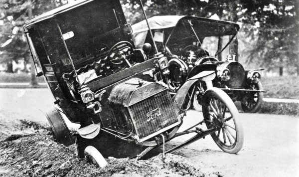 1909 TOWN CAR A.jpg