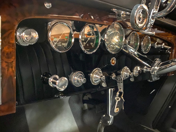 1932 Maybach Zeppelin DS8 dash.jpeg