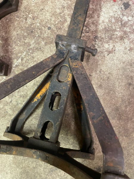 jackstands1.jpg