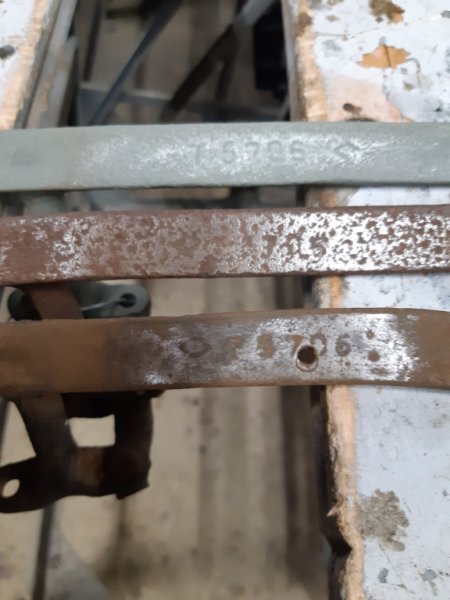 Ford brackets close PNG.png