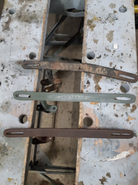 Ford brackets PNG.png