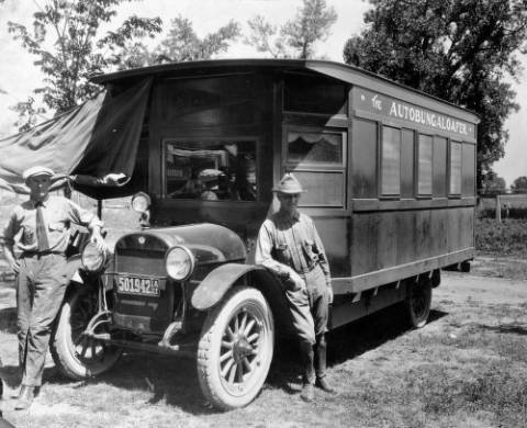Autobungaloafer_camper_at_Overland_Park_motor_camp.jpg