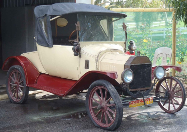 Ford T Riunabout Vic.jpg