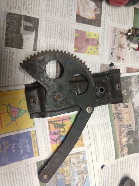 window crank.jpg