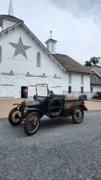Took advantage of taking a photo by the Star Barn.. a tremendous structure and worth attending the tour itself just to see it!