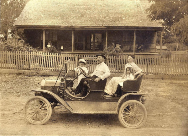 Ford Model T Tourabout, in Dumas, Arkansas, 1910..jpg