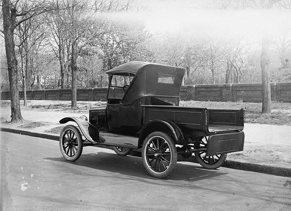 T_Ford_Motor_Co_slip_on_body_26912u.jpg