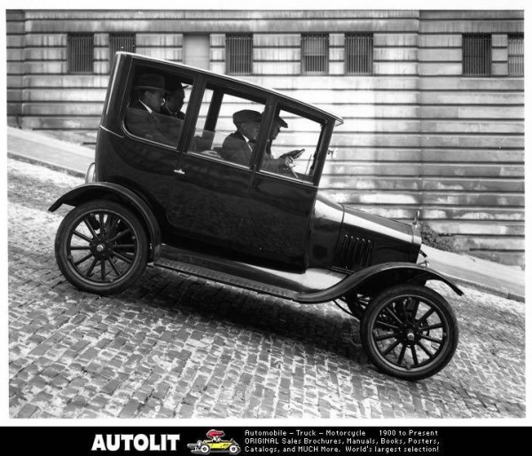 Model T Sedan on a hill.JPG