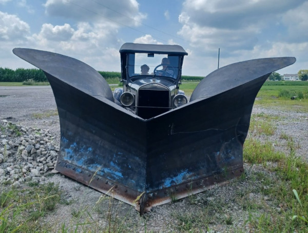 20230810_140127.jpg (171.45 KiB) Viewed 1316 times Jim and Hank the club mascot demonstrating their new snowplow on his '26 Runabout