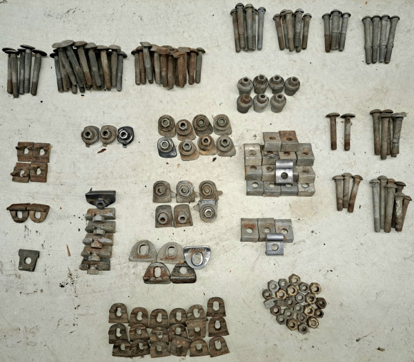 Lugs 1.jpg