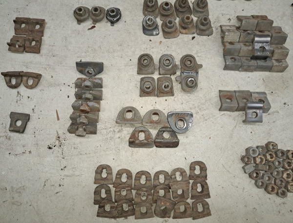 Lugs 2.jpg