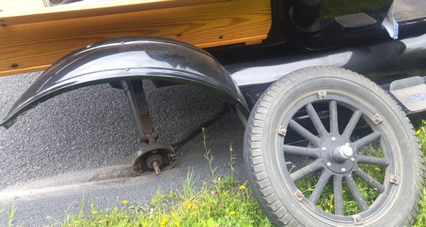 broken axle.jpg