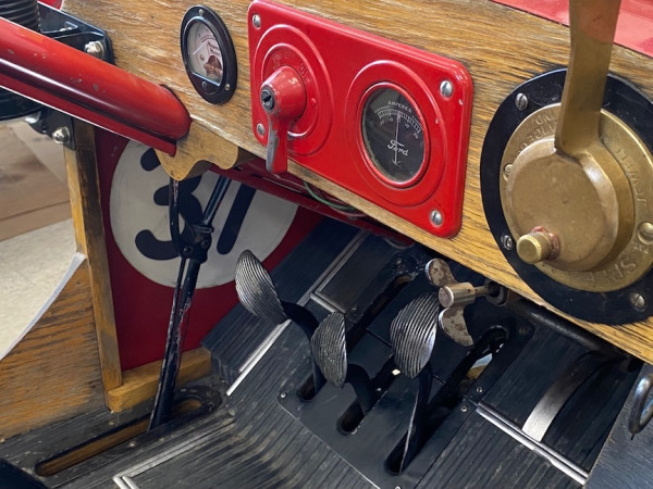 24T Mixture control cockpit.jpeg
