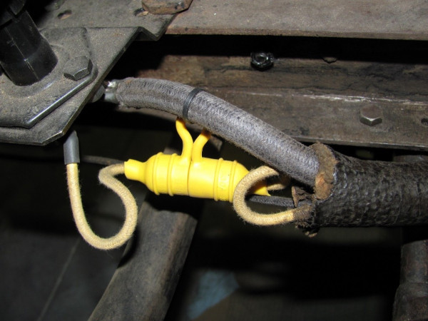 Fuse on Yellow wire at switch.jpg
