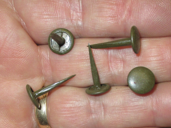 Capped nails olive.jpg