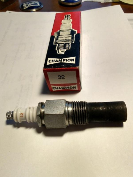 champion_32_spark_plug_01.jpg