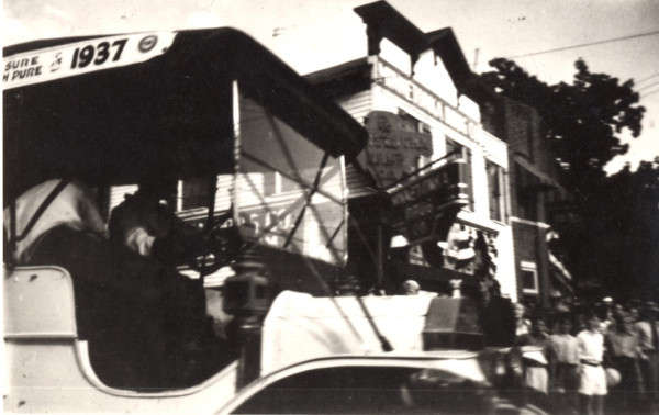 Our 1910 Ford in 1937 copy.jpg