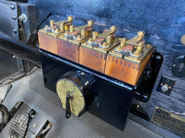 1915 Touring 05.jpg