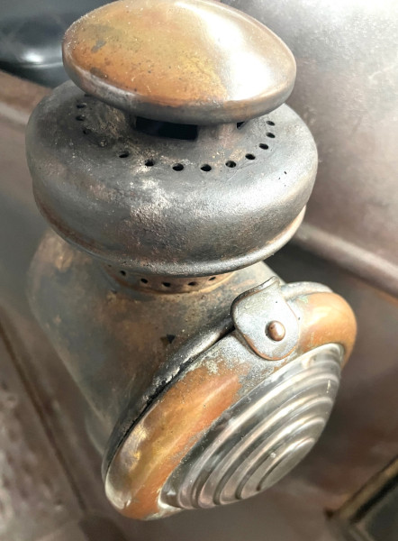 1915 smooth top cowl lamp.jpg
