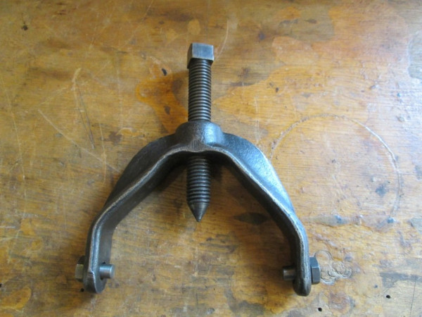clutch drum puller.JPG