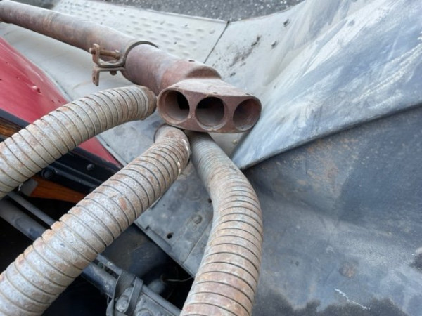 Cast iron piece flex tube fasten to, nice casting