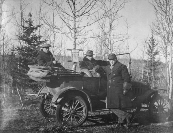First car Edmonton to Jasper Nov 10 1923.jpg