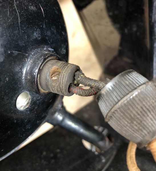 attacehd wire in socket.jpg