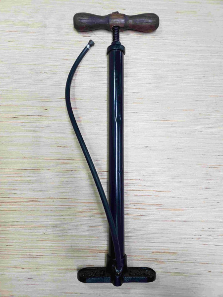 Tire Pump 1920-25 1s.jpg