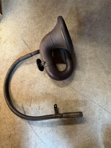 rubes horn 2.jpg