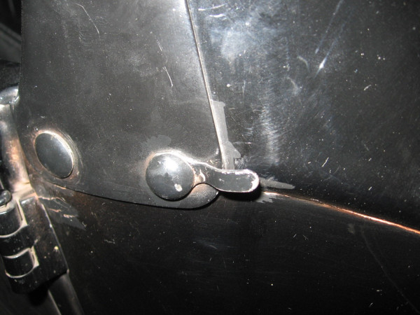 lower_side_curtain_hook.JPG