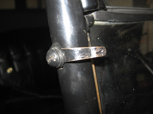 upper_side_curtain_hook.JPG