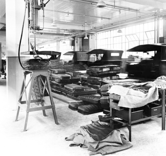 seat spring uphol .jpg