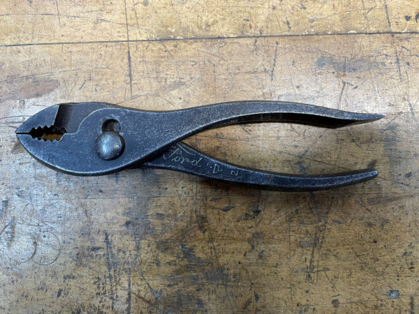pliers 1.jpg