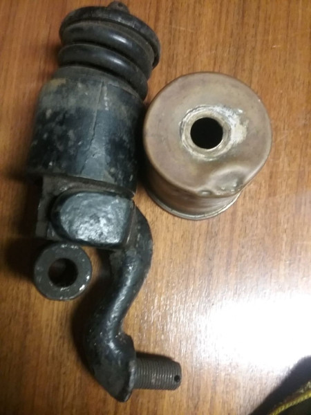 Shock absorbers Rear pair Model T Ford (33).jpg