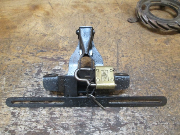 Oakes Crank-Lok.JPG