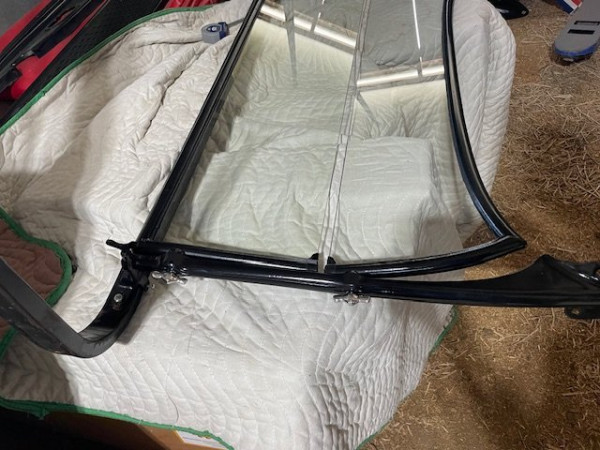 windshield spacing