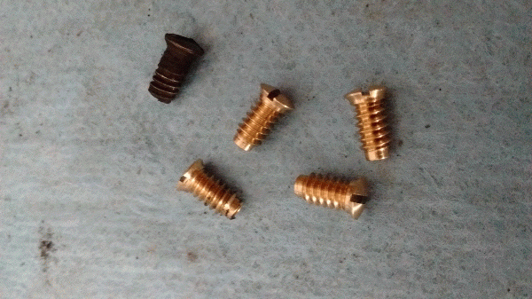 Stromberg Throttle and Choke plate screws.gif